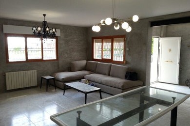Diseño de salón para visitas tipo loft tradicional renovado de tamaño medio sin chimenea y televisor con paredes grises