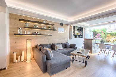 Ispirazione per un soggiorno contemporaneo di medie dimensioni e aperto con sala formale, parquet chiaro e pavimento beige