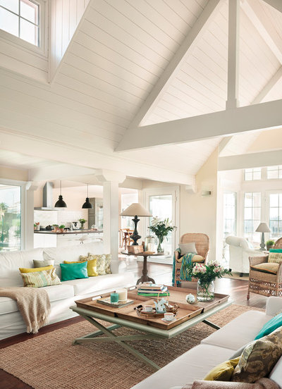 Beach Style Living Room by Coton et bois