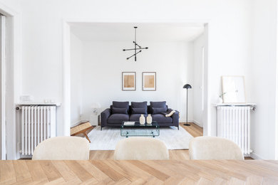 Example of a mid-sized transitional living room design in Barcelona