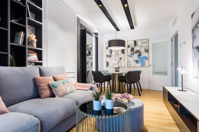 Trendy living room photo in Madrid