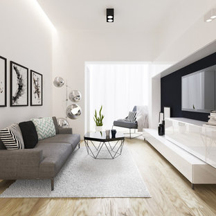 Idee per un piccolo soggiorno minimalista aperto con pareti bianche, parquet chiaro, nessun camino e TV a parete