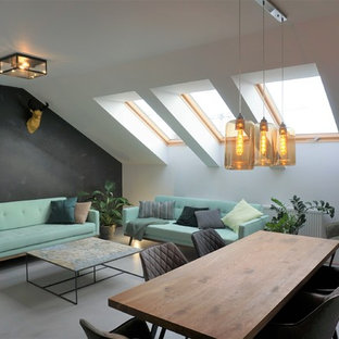 Idée de décoration pour un salon design ouvert avec un mur gris et un sol gris.
