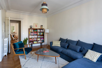 Стильный дизайн: открытая гостиная комната среднего размера в стиле ретро - последний тренд