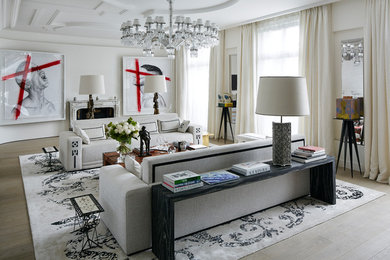 Immagine di un ampio soggiorno design aperto con sala formale, pareti bianche, parquet chiaro, camino classico, nessuna TV e pavimento beige