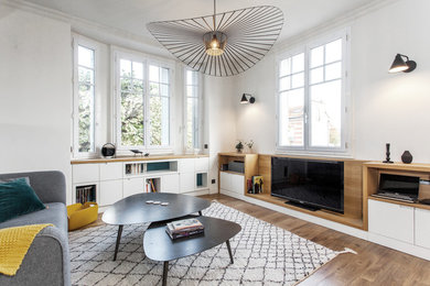 Photo of a contemporary living room in Paris.