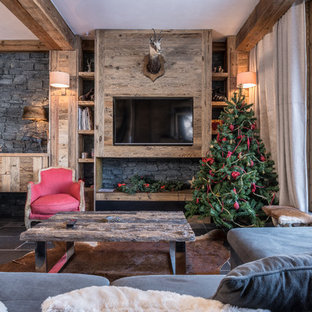 75+ Wohnzimmer mit Schieferboden und Kaminumrandung aus Holz Ideen