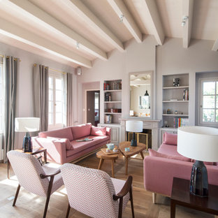 Inspiration pour un grand salon avec une bibliothèque ou un coin lecture beige et marron nordique fermé avec un mur gris, un sol en bois clair, une cheminée standard et aucun téléviseur.