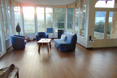 Living room - coastal living room idea in Rennes