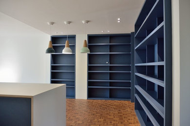 Photo of a contemporary living room in Paris with a reading nook, blue walls and medium hardwood flooring.