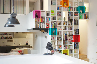 Living room - contemporary living room idea in Paris