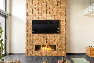 Exemple d'un salon tendance avec une cheminée standard et un manteau de cheminée en bois.