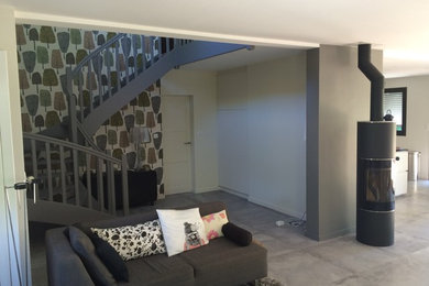 This is an example of a contemporary living room in Nantes.