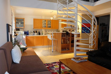 Пример оригинального дизайна: открытая гостиная комната в современном стиле