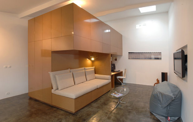 Modern Living Room by FABRE/deMARIEN
