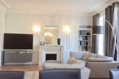 Inspiration for a classic living room in Paris.
