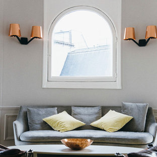 Réalisation d'un salon design de taille moyenne et ouvert avec un mur gris, aucune cheminée, aucun téléviseur et une salle de réception.