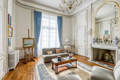 Design ideas for a classic living room in Clermont-Ferrand.