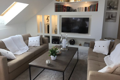 Photo of a contemporary living room in Lille.