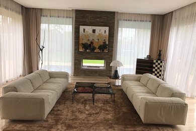 Modernes Wohnzimmer in Sonstige