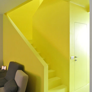 Moderne Betontreppe in U-Form mit Beton-Setzstufen in Mailand