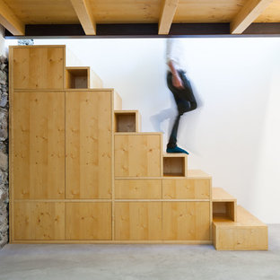 Foto di una scala a rampa dritta rustica di medie dimensioni con pedata in legno e alzata in legno