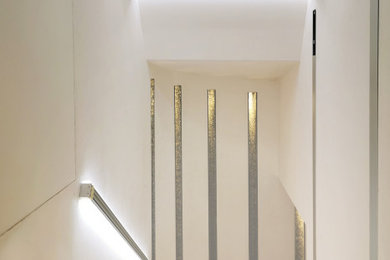 Diseño de escalera curva contemporánea grande