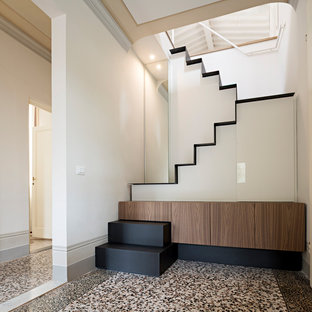 Immagine di una scala design con pedata in metallo e alzata in metallo