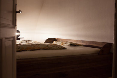 ニュルンベルクにあるコンテンポラリースタイルのおしゃれな寝室のレイアウト