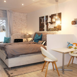 Mittelgroßes Industrial Hauptschlafzimmer in München