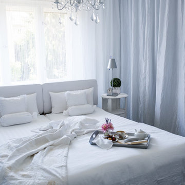 Ein weißes Schlafzimmer, romantisch und doch mit unendlich viel Stauraum