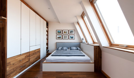 Mit Stauraum und Stil: Ein Schlafzimmer unter der Dachschräge