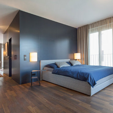elegantes Schlafzimmer in blau Tönen