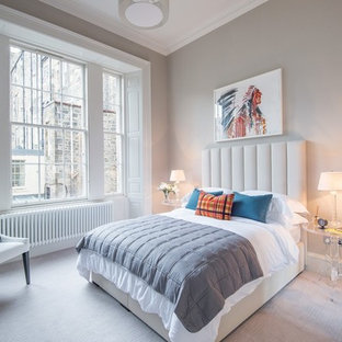 Mittelgroßes Modernes Hauptschlafzimmer ohne Kamin mit beiger Wandfarbe, Teppichboden und beigem Boden in Hamburg