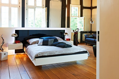 This is an example of a contemporary bedroom in Bremen.