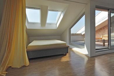 This is an example of a contemporary bedroom in Frankfurt.