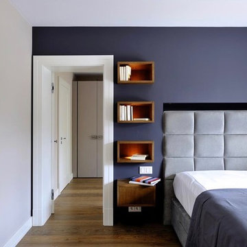Schlafzimmer mit lila Wand