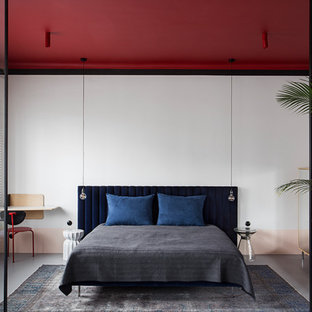 Kleines Modernes Schlafzimmer mit weißer Wandfarbe und grauem Boden in Berlin