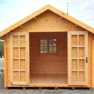 Aménagement d'un abri de jardin séparé campagne de taille moyenne avec un abri de jardin.