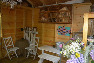 シャーロットにあるエクレクティックスタイルのおしゃれな物置小屋・庭小屋の写真