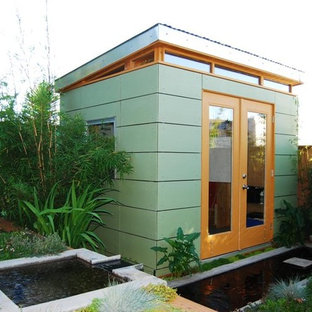 Example of a trendy detached studio / workshop shed design in San Francisco