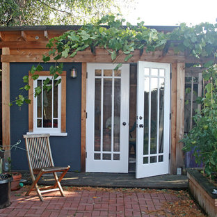 Inspiration for a rustic studio / workshop shed remodel in Seattle