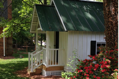Mid-sized cottage detached guesthouse photo in Charlotte