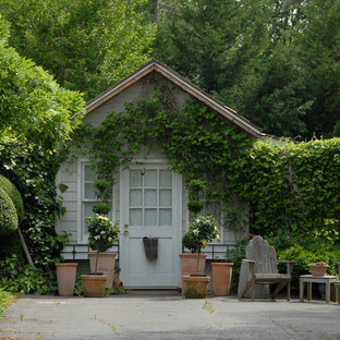 Inspiration pour un abri de jardin séparé traditionnel avec un abri de jardin.
