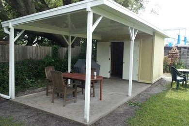 Design ideas for a small classic detached garden shed in Orlando.