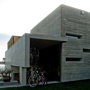 Inspiration for a mid-sized industrial attached shed and granny flat in Barcelona.