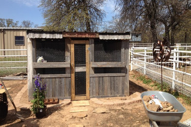Design ideas for a rustic garden shed and building in Dallas.