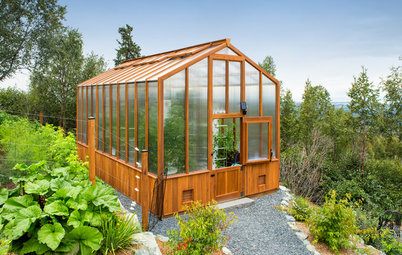 10 Things to Include in Your Greenhouse