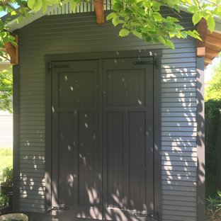 Photo of a small arts and crafts detached garden shed in San Francisco.