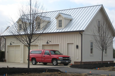 Example of a mid-sized cottage detached barn design in Columbus